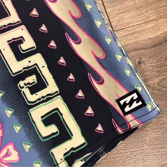 Quicksilver Board shorts Size 30 NWT - Picture 2 of 6